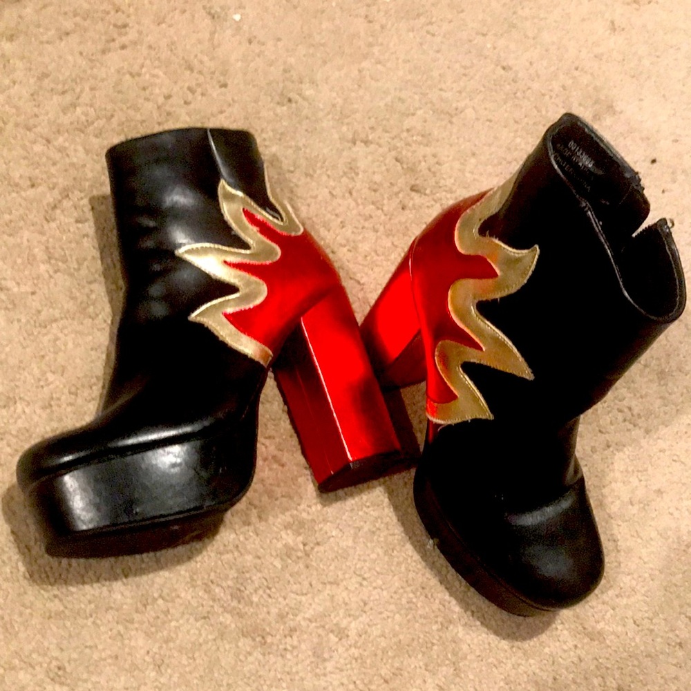 Forever 21 size 6 Flame boots